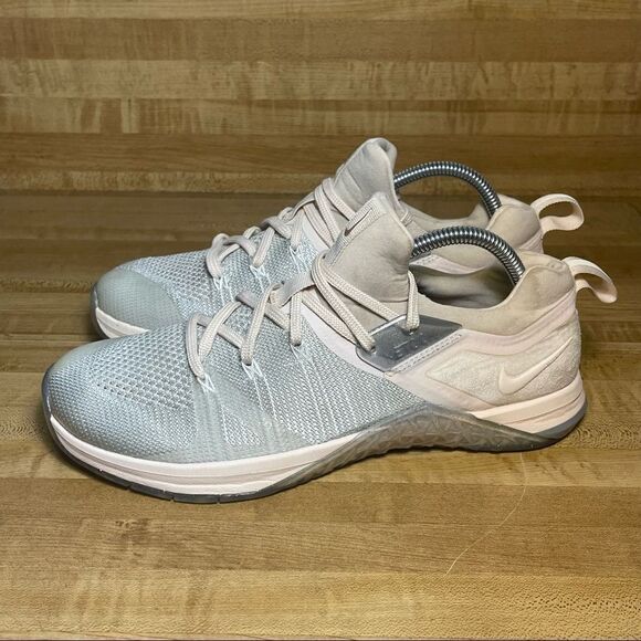 Nike BQ8797 001 Women’s 10.5 Men's 9 Metcon Flyknit 3 MTLC Matte Silver/guava - Picture 2 of 7